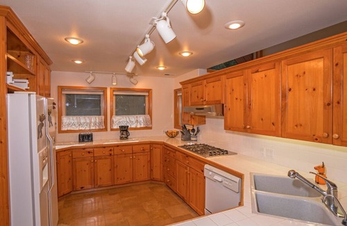 Harrison House | Quiet family-friendly house on lake CDA.