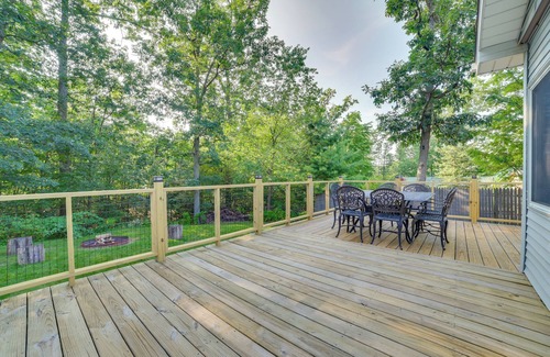 Houghton Lake House | Quiet Family Home w/Yard < 1 Mi to Houghton Lake!