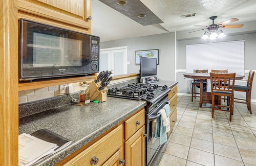 Texas City House | Quiet Family Home w/Yard ~ 15 Mi to Galveston!