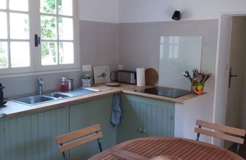 Piraillan Villa | Quiet family villa with enclosed garden, near ocean and bay, sleeps 8