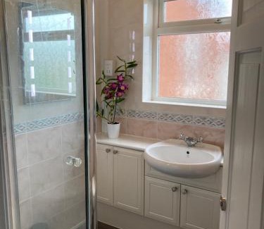 Thornton-Cleveleys Apartment | Quiet flat with parking