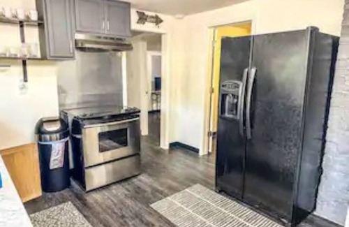 Houston House | Quiet Getaway Home 13 min from historic downtown Conway, and all the colleges.