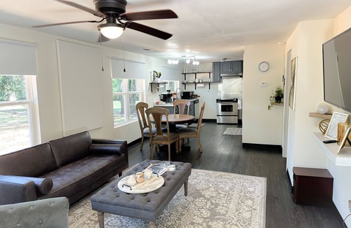 Houston House | Quiet Getaway Home 13 min from historic downtown Conway, and all the colleges.