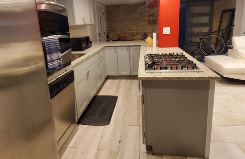 Uptown Apartment | Quiet getaway in the city close to beach and fun restaurants