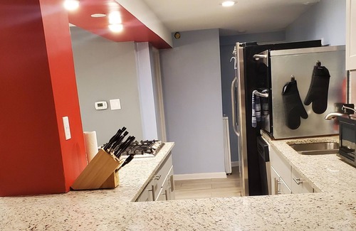 Uptown Apartment | Quiet getaway in the city close to beach and fun restaurants