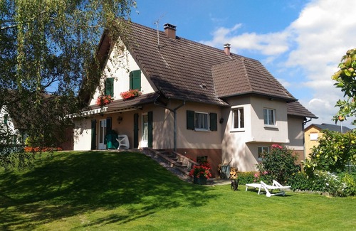 Wolfersdorf Apartment | Quiet gite in a cul-de-sac, pets welcome by prior arrangement.