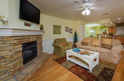 Branson Villa | Quiet Golf Course Villa