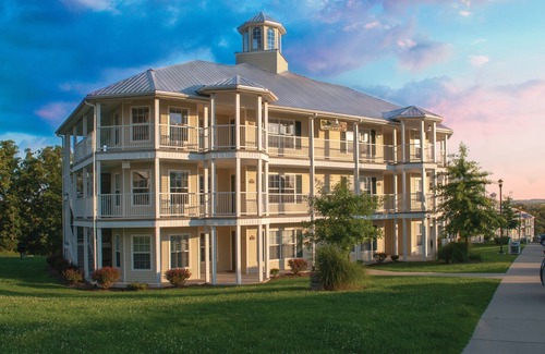 Branson Villa | Quiet Golf Course Villa
