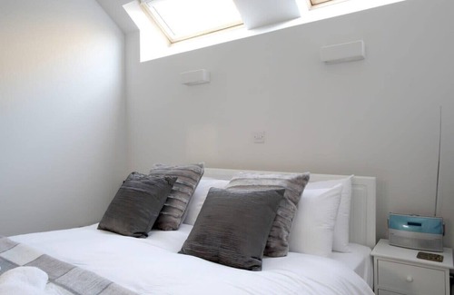 Marchmont Apartment | Quiet Ground Floor Mews Flat and parking
