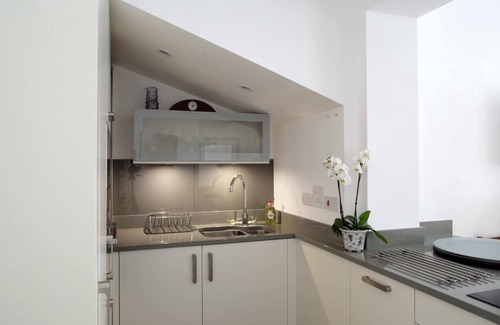Marchmont Apartment | Quiet Ground Floor Mews Flat and Parking