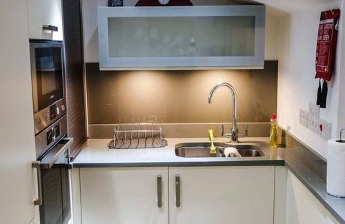Marchmont Apartment | Quiet Ground Floor Mews Flat and Parking