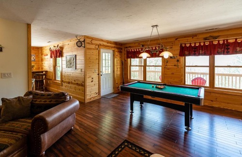 Topton Villa | Quiet Haven Mountain Top Cabin - 3 Bedroom Cabin with Breathtaking Views