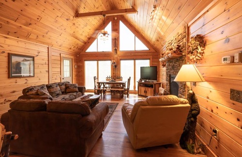 Topton Villa | Quiet Haven Mountain Top Cabin - 3 Bedroom Cabin with Breathtaking Views