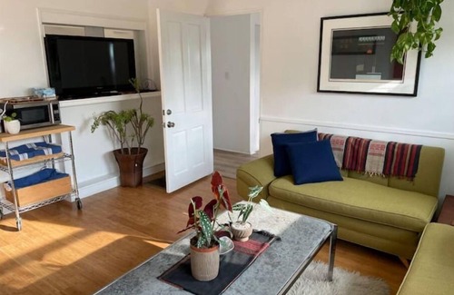 Los Feliz House | Quiet Hillside Plant+Art filled home. PANORAMIC VIEWS! PRIVATE large BACKYARD