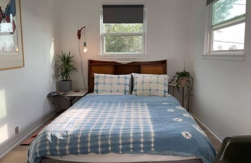 Los Feliz House | Quiet Hillside Plant+Art filled home. PANORAMIC VIEWS! PRIVATE large BACKYARD