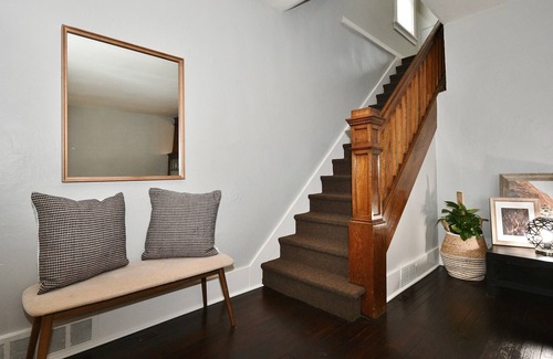 South Hills House | Quiet Hilltop Bungalow