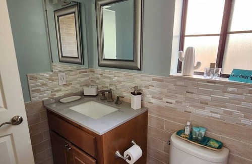 Ridgecrest House | Quiet Home 1 BR 1 Bath. Sleeps 2. Gym & Kitchen. Trees & Garden!