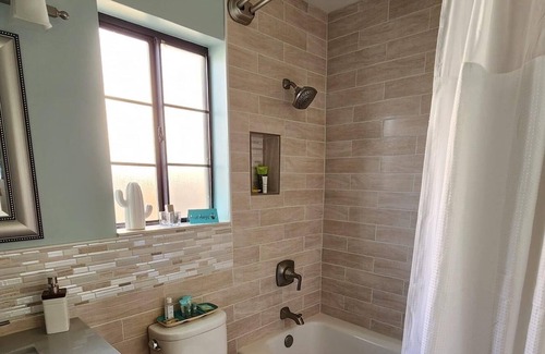 Ridgecrest House | Quiet Home 1 BR 1 Bath. Sleeps 2. Gym & Kitchen. Trees & Garden!