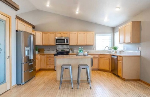 Tri-Cities House | Quiet Home, Fenced Yard, 2 Car Garage 3/2 #8716