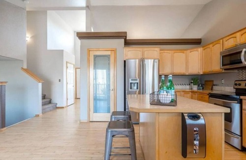 Tri-Cities House | Quiet Home, Fenced Yard, 2 Car Garage 3/2 #8716