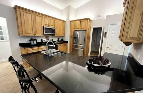 Mary Esther House | Quiet Home! Water access, king bed, screened porch