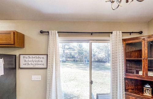Lake Bradford -Cascade Lake House | Quiet Home with Big Backyard & Grill, Full Kitchen - Near Lake Bradford, Golf