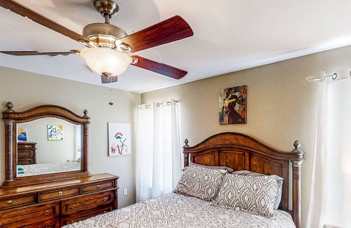Lake Bradford -Cascade Lake House | Quiet Home with Big Backyard & Grill, Full Kitchen - Near Lake Bradford, Golf