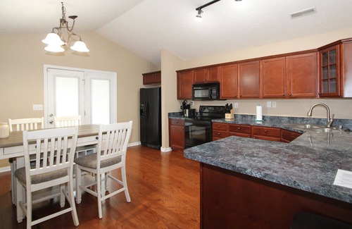 Lexington House | Quiet house 3 bed 2 bath 2 car garage