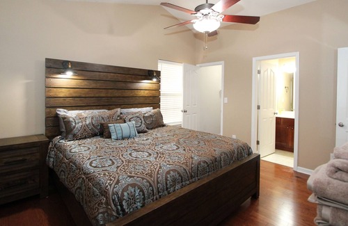 Lexington House | Quiet house 3 bed 2 bath 2 car garage