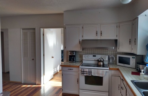 Dalhousie House | Quiet House in Dalhousie NW Calgary