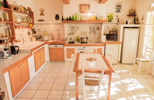 Roquemaure House | Quiet house in the green area with pool near major tourist sites