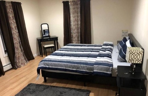 Londonderry House | Quiet house mins away from the Airport and Hwy 93