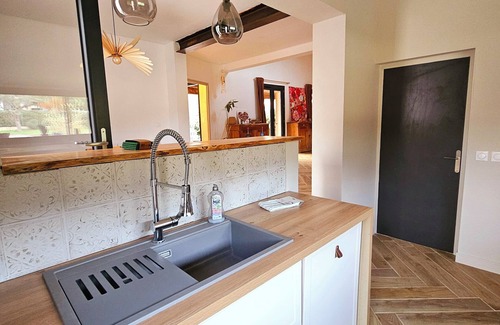 Saint-Chamas House | Quiet house on the edge of a pond
