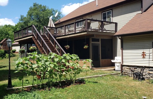 Kalkaska House | Quiet in the country 4-bedroom upper level house in lovely Kalkaska with WiFi