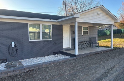 Lincolnton House | Quiet in Town Living - Nintendo - EV Charger - Spacious Vehicle Parking.