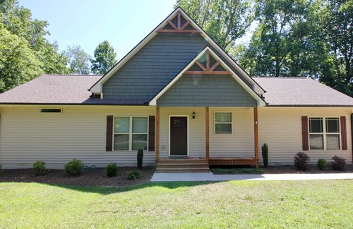 Gainesville House | Quiet lake cove home with single slip dock
