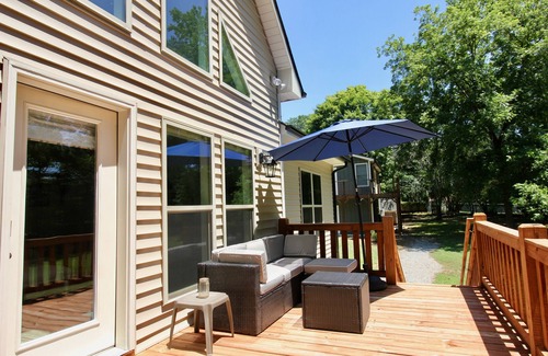 Gainesville House | Quiet lake cove home with single slip dock