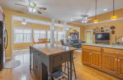 Reed Creek House | Quiet Lake Hartwell Home with Dock 4 Bedrooms