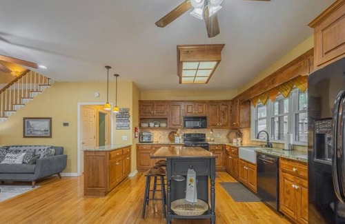 Reed Creek House | Quiet Lake Hartwell Home with Dock 4 Bedrooms