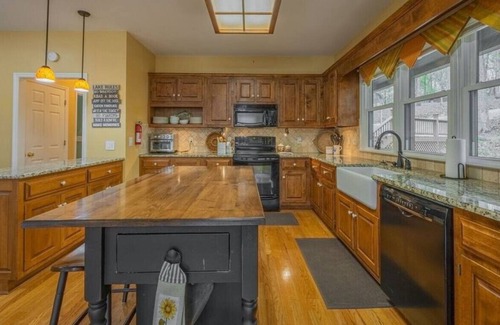 Reed Creek House | Quiet Lake Hartwell Home with Dock 4 Bedrooms