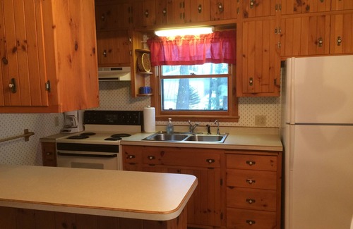 Beaver Cabin | Quiet lake vacation. Northwoods: Crivitz, Twin Bridges, and Peshtigo River area