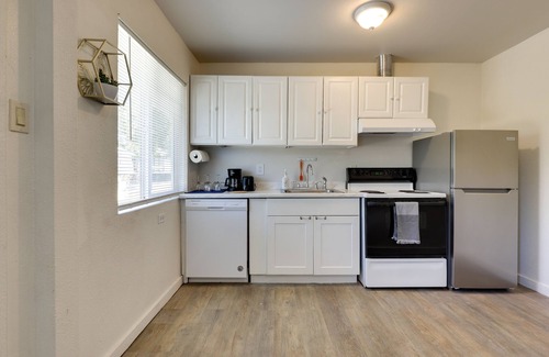 Clearlake Cabin | Quiet Lakefront Clearlake Vacation Rental!
