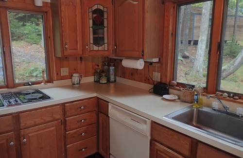 Mount Desert House | Quiet Lakefront Cottage near Acadia National Park