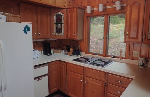 Mount Desert House | Quiet Lakefront Cottage near Acadia National Park