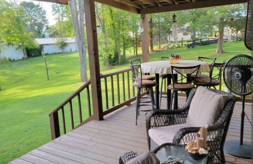 Sevierville House | Quiet Lakefront Home