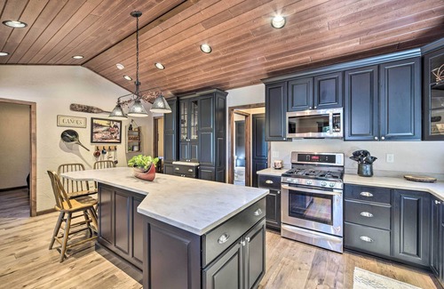 Siren Cabin | Quiet Lakeside Cabin: Patio & Stunning Views!