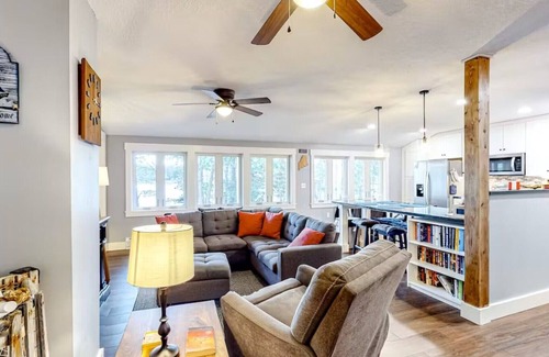 Ellsworth House | Quiet Leonard Lake Retreat, Beautiful Waterfront Home