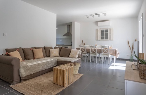 Moulezan House | Quiet little Garrigue paradise with private pool, 3 bedrooms and air conditioning throughout