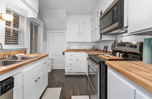 Mission House | Quiet Location|Large Home +Great for Families|5BR