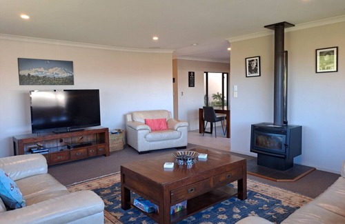 Nukuhau House | Quiet location near town - Free WiFi & Linen